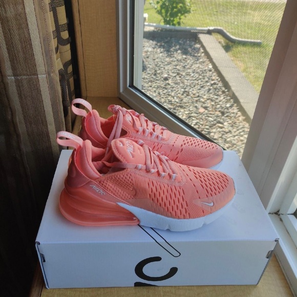 Nike Air Max 270 - Picture 3 of 7